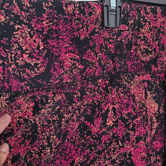 LIVI Activewear Women’s 26/28 Black Pink Printed High Rise Capri Leggings EUC - Picture 3 of 5